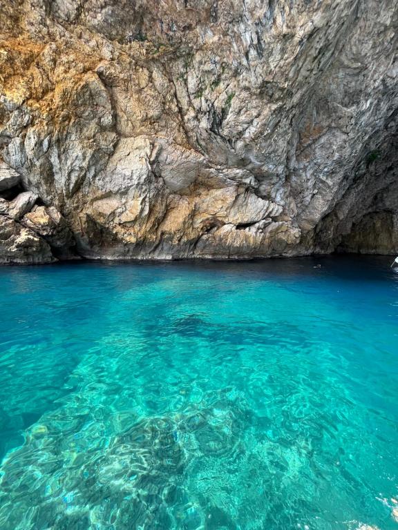 L'acqua turchese del mare di Terrasini